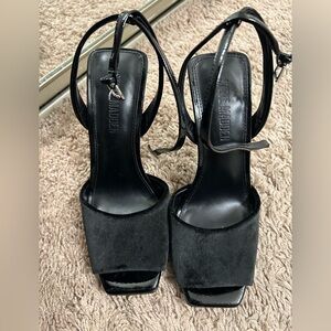 Steve Madden Black velvet heels